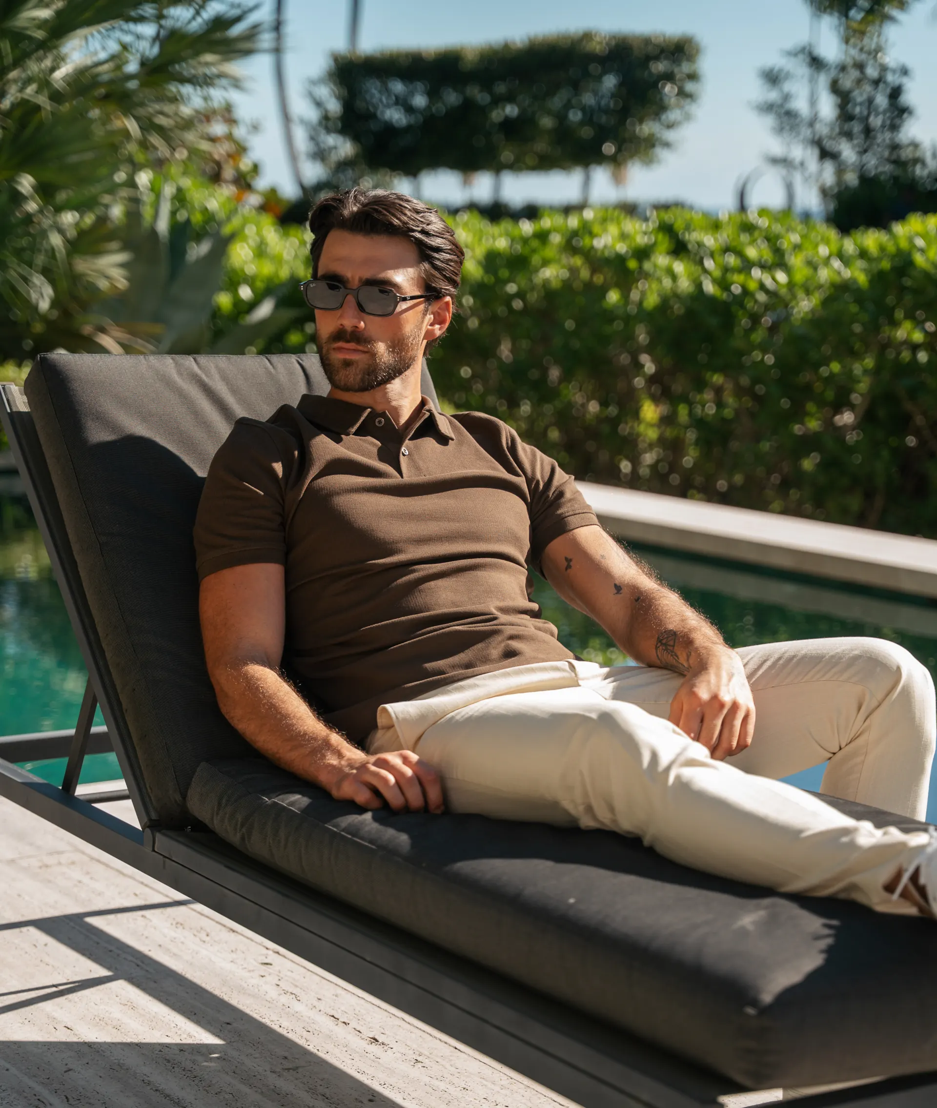 A client at ease, at home